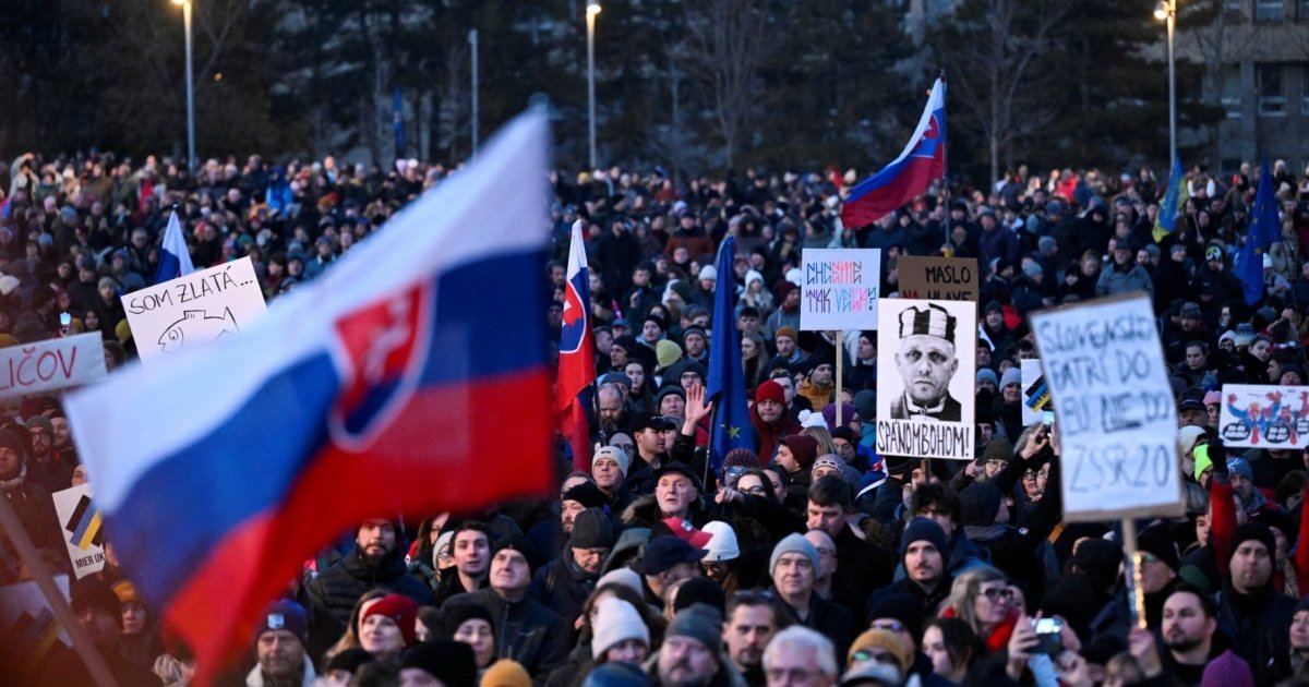 Протести у Словаччині. Як довго Фіцо протримається при владі

                    – Юрій Вишневський